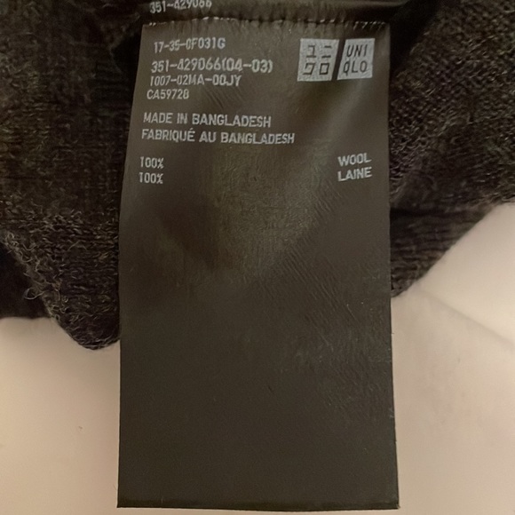 Mens size xs uniqlo greyish/black wool long sleeve sweater. Lightweight. - Picture 3 of 6